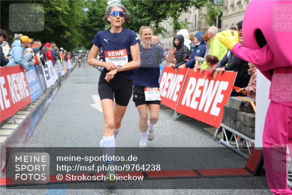 14.06.2026 - REWE Women's Run Strokosch-Dieckow http://msf.ph/oto/9764238 14.06.2026 09:51:12 Ziel 10039, 10091, 10312, 10618, 10666, 11003 meine-sportfotos.de