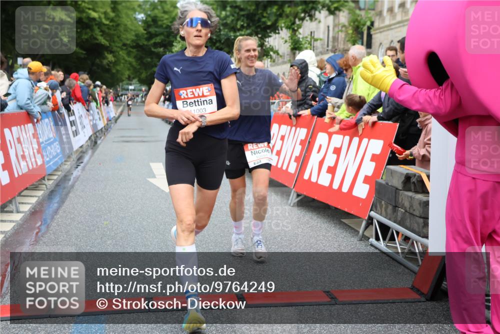 14.06.2026 - REWE Women's Run Strokosch-Dieckow http://msf.ph/oto/9764249 14.06.2026 09:51:12 Ziel 10039, 10091, 10312, 10618, 10666, 11003 meine-sportfotos.de