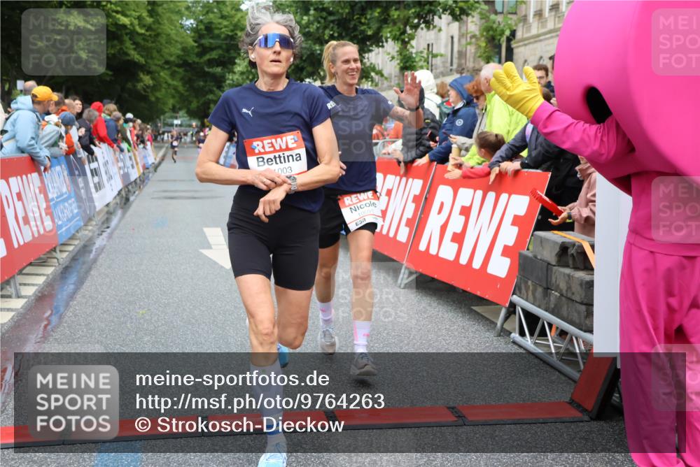 14.06.2026 - REWE Women's Run Strokosch-Dieckow http://msf.ph/oto/9764263 14.06.2026 09:51:12 Ziel 10039, 10091, 10312, 10618, 10666, 11003 meine-sportfotos.de