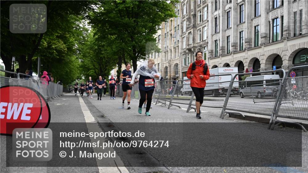 14.06.2026 - REWE Women's Run J. Mangold http://msf.ph/oto/9764274 14.06.2026 11:11:59 Ziel 5097, 5105, 5388, 5658, 5959 meine-sportfotos.de