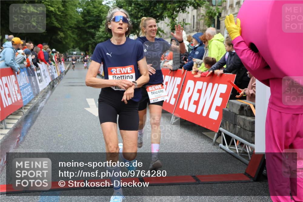 14.06.2026 - REWE Women's Run Strokosch-Dieckow http://msf.ph/oto/9764280 14.06.2026 09:51:12 Ziel 10039, 10091, 10312, 10618, 10666, 11003 meine-sportfotos.de
