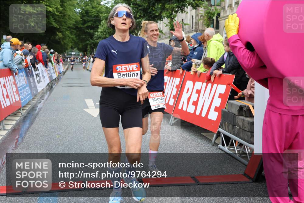 14.06.2026 - REWE Women's Run Strokosch-Dieckow http://msf.ph/oto/9764294 14.06.2026 09:51:12 Ziel 10039, 10091, 10312, 10618, 10666, 11003 meine-sportfotos.de