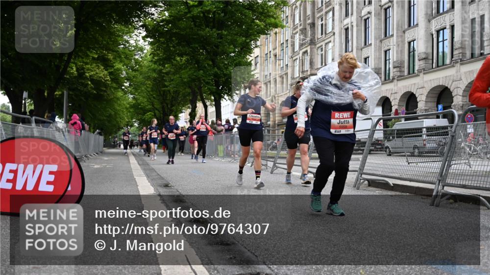 14.06.2026 - REWE Women's Run J. Mangold http://msf.ph/oto/9764307 14.06.2026 11:12:02 Ziel 5097, 5105, 5555, 5658, 5959 meine-sportfotos.de