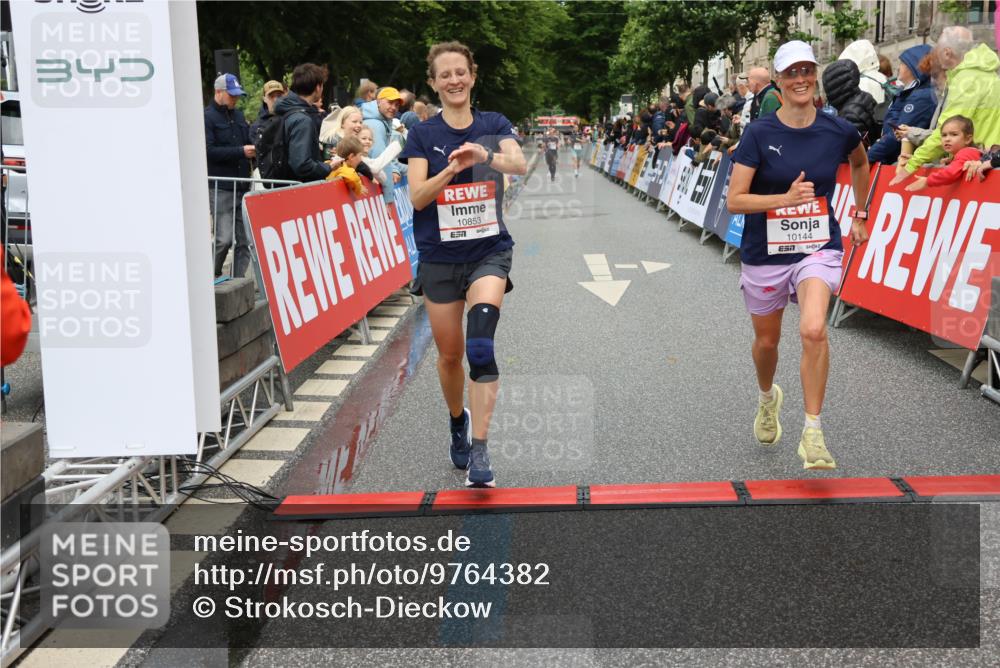 14.06.2026 - REWE Women's Run Strokosch-Dieckow http://msf.ph/oto/9764382 14.06.2026 09:51:27 Ziel 10144, 10853 meine-sportfotos.de