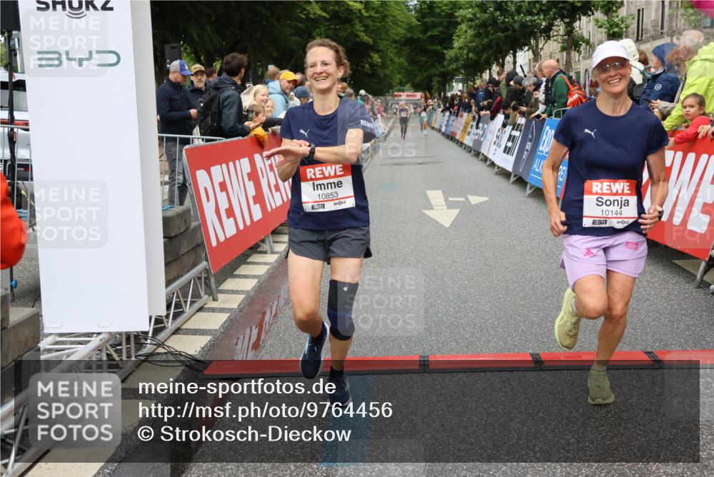 14.06.2026 - REWE Women's Run Strokosch-Dieckow http://msf.ph/oto/9764456 14.06.2026 09:51:27 Ziel 10144, 10853 meine-sportfotos.de
