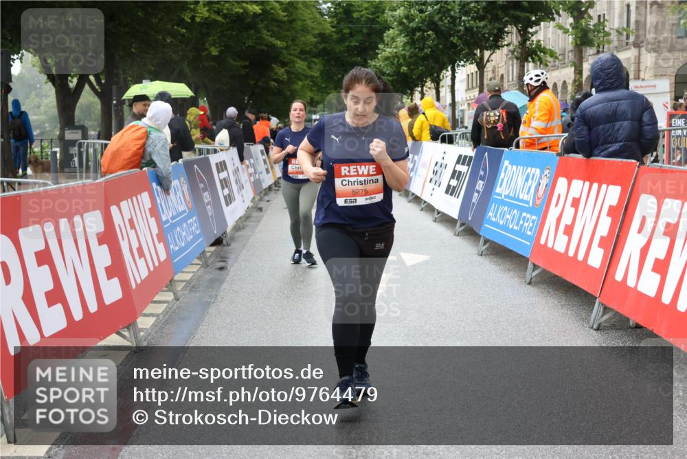 14.06.2026 - REWE Women's Run Strokosch-Dieckow http://msf.ph/oto/9764479 14.06.2026 11:11:17 Ziel 5136, 5275, 5575, 5617, 6027 meine-sportfotos.de