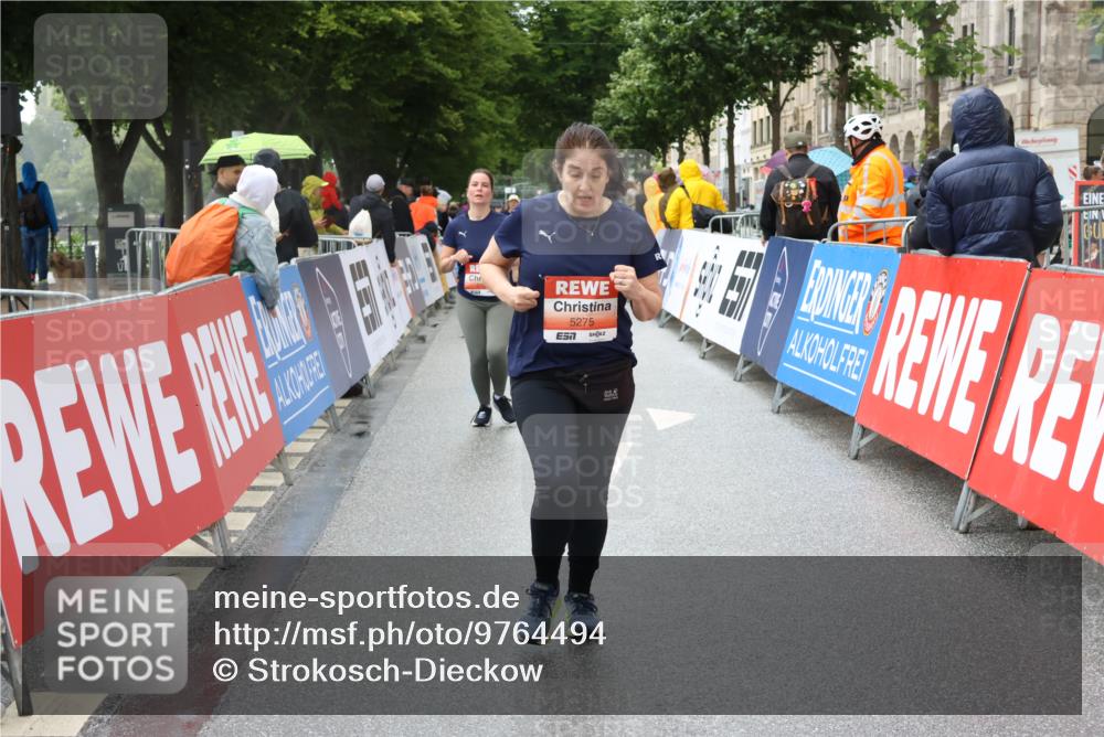 14.06.2026 - REWE Women's Run Strokosch-Dieckow http://msf.ph/oto/9764494 14.06.2026 11:11:17 Ziel 5136, 5275, 5575, 5617, 6027 meine-sportfotos.de