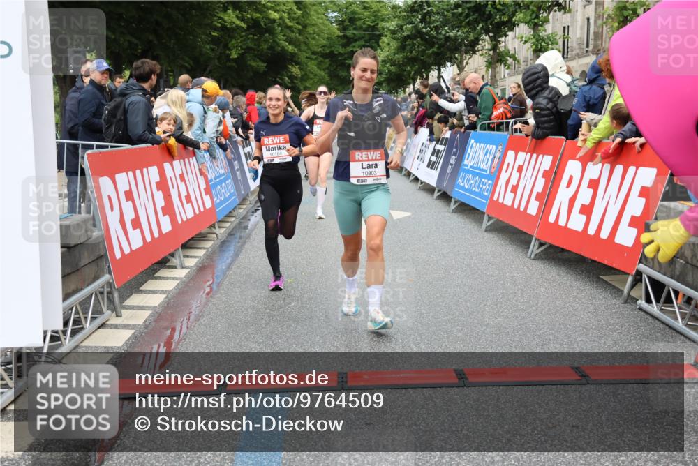 14.06.2026 - REWE Women's Run Strokosch-Dieckow http://msf.ph/oto/9764509 14.06.2026 09:51:36 Ziel 10184, 10390, 10803 meine-sportfotos.de