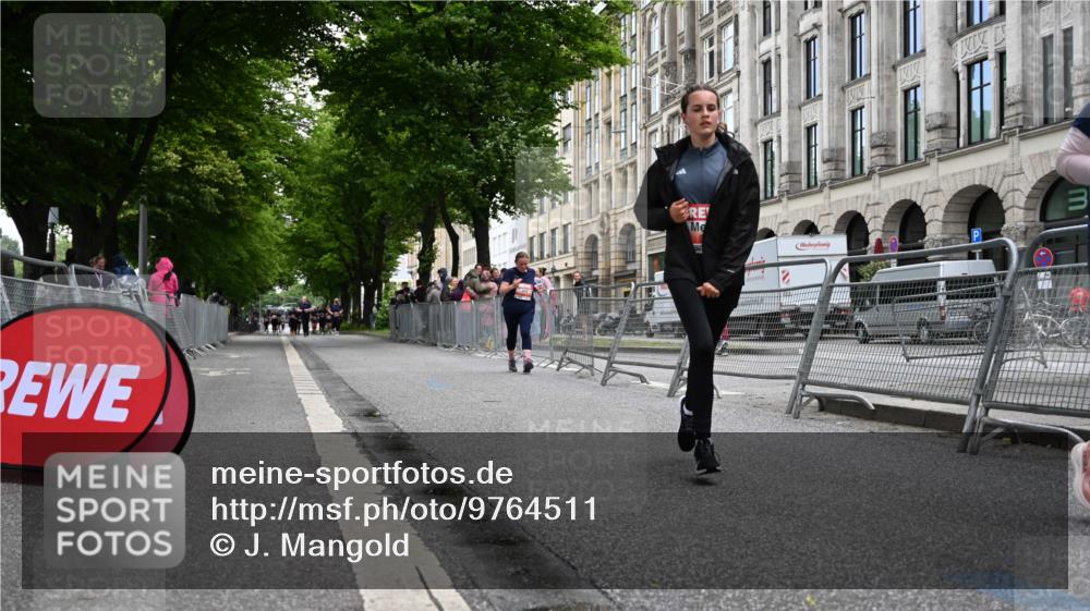 14.06.2026 - REWE Women's Run J. Mangold http://msf.ph/oto/9764511 14.06.2026 11:12:27 Ziel 5009, 5155, 5205, 5847 meine-sportfotos.de