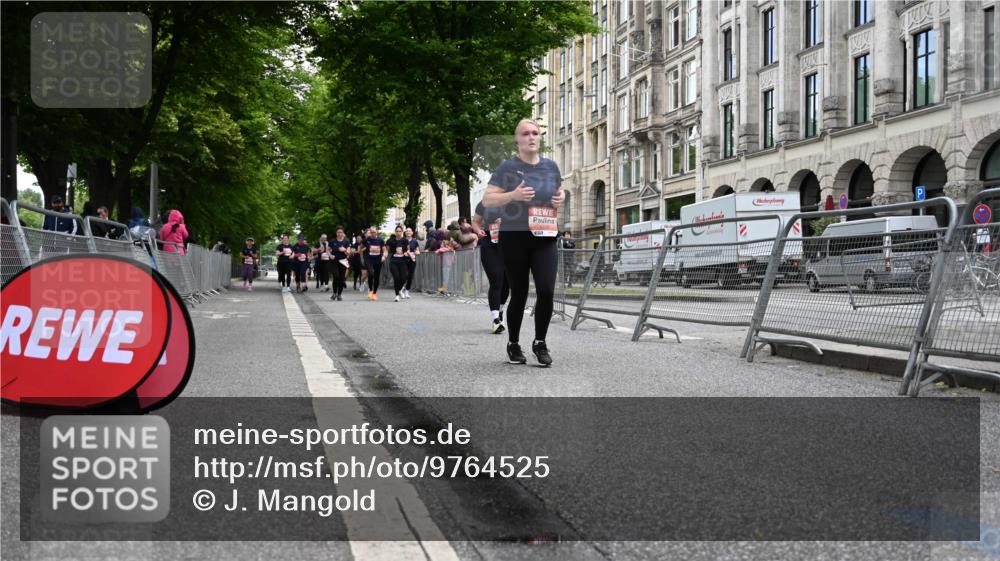 14.06.2026 - REWE Women's Run J. Mangold http://msf.ph/oto/9764525 14.06.2026 11:12:48 Ziel 5365, 5426 meine-sportfotos.de