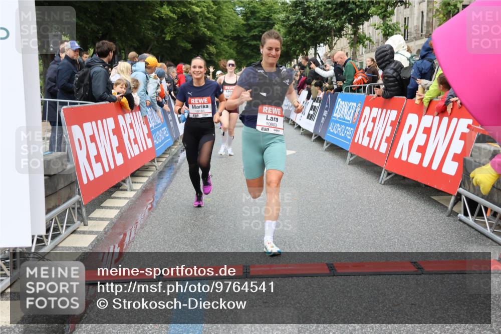 14.06.2026 - REWE Women's Run Strokosch-Dieckow http://msf.ph/oto/9764541 14.06.2026 09:51:36 Ziel 10184, 10390, 10803 meine-sportfotos.de