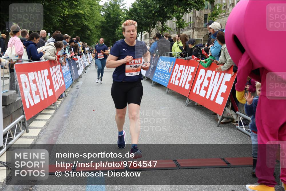 14.06.2026 - REWE Women's Run Strokosch-Dieckow http://msf.ph/oto/9764547 14.06.2026 10:57:22 Ziel 5006, 5048, 5333, 5500, 5683, 5753, 5872, 5933 meine-sportfotos.de