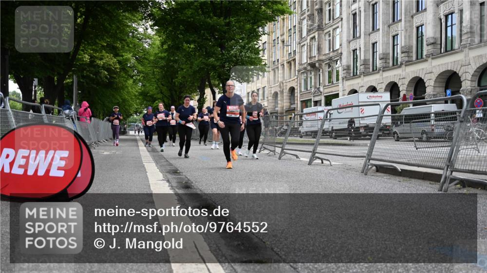 14.06.2026 - REWE Women's Run J. Mangold http://msf.ph/oto/9764552 14.06.2026 11:12:54 Ziel 5299, 5300, 5365, 5383, 5426, 5726, 5936 meine-sportfotos.de