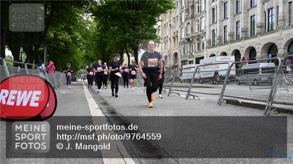 14.06.2026 - REWE Women's Run J. Mangold http://msf.ph/oto/9764559 14.06.2026 11:12:54 Ziel 5299, 5300, 5365, 5383, 5426, 5726, 5936 meine-sportfotos.de