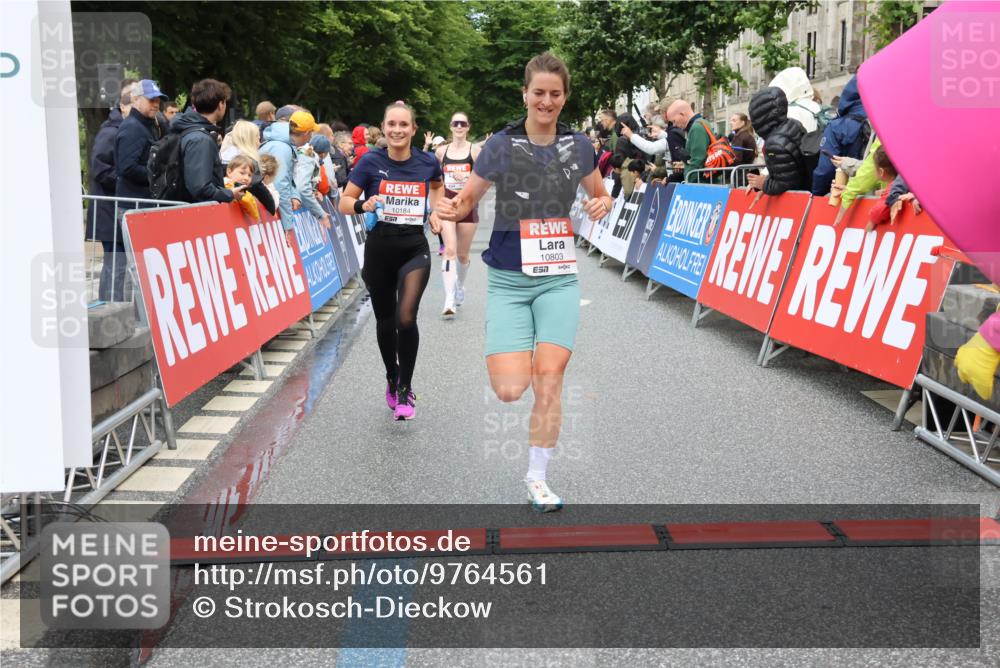 14.06.2026 - REWE Women's Run Strokosch-Dieckow http://msf.ph/oto/9764561 14.06.2026 09:51:36 Ziel 10184, 10390, 10803 meine-sportfotos.de