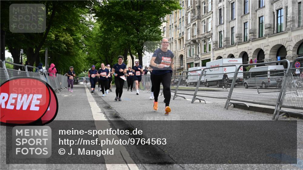 14.06.2026 - REWE Women's Run J. Mangold http://msf.ph/oto/9764563 14.06.2026 11:12:55 Ziel 5299, 5300, 5365, 5383, 5726, 5936 meine-sportfotos.de