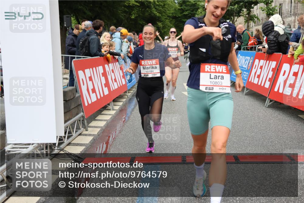 14.06.2026 - REWE Women's Run Strokosch-Dieckow http://msf.ph/oto/9764579 14.06.2026 09:51:37 Ziel 10184, 10390, 10604, 10803 meine-sportfotos.de