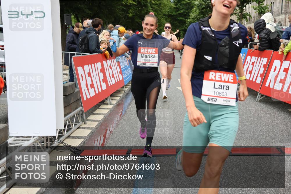 14.06.2026 - REWE Women's Run Strokosch-Dieckow http://msf.ph/oto/9764603 14.06.2026 09:51:37 Ziel 10184, 10390, 10604, 10803 meine-sportfotos.de