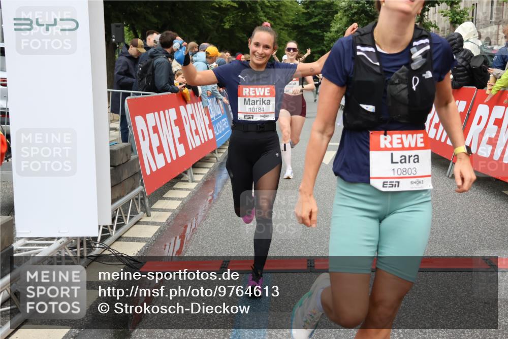 14.06.2026 - REWE Women's Run Strokosch-Dieckow http://msf.ph/oto/9764613 14.06.2026 09:51:37 Ziel 10184, 10390, 10604, 10803 meine-sportfotos.de