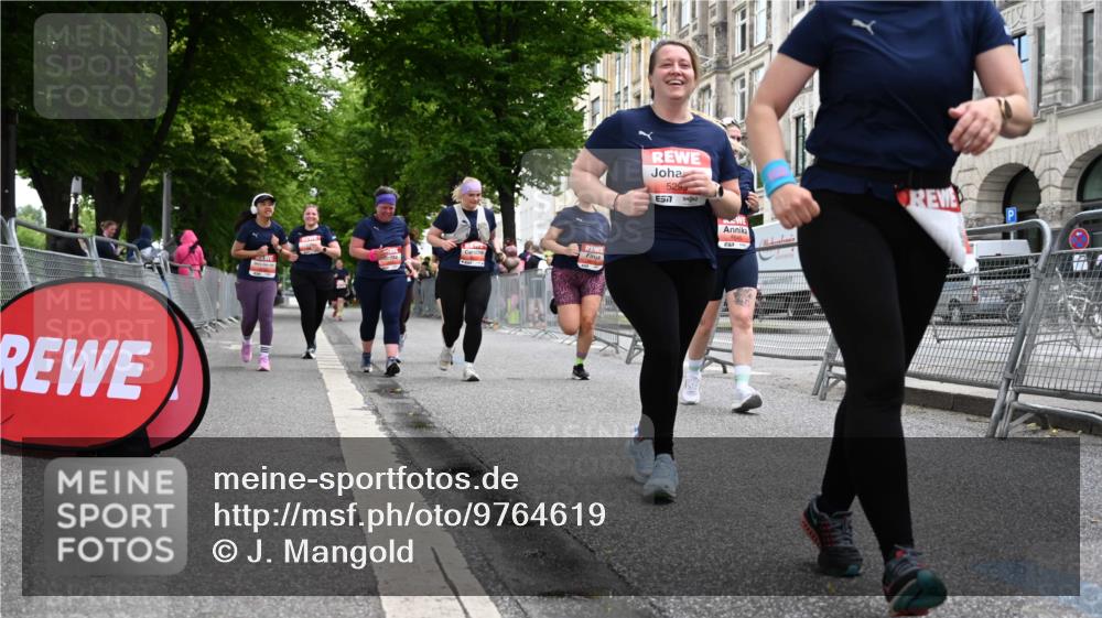 14.06.2026 - REWE Women's Run J. Mangold http://msf.ph/oto/9764619 14.06.2026 11:12:59 Ziel 5252, 5299, 5300, 5383, 5537, 5564, 5645, 5678, 5726, 5936, 5955, 6033, 6059 meine-sportfotos.de