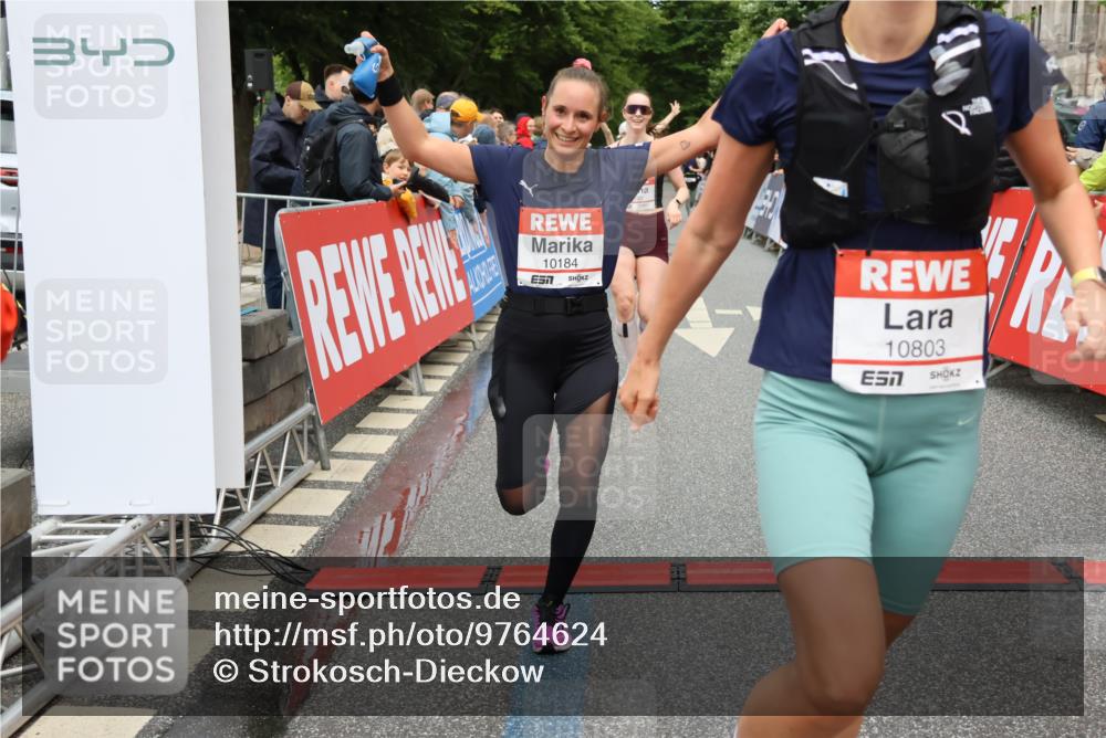 14.06.2026 - REWE Women's Run Strokosch-Dieckow http://msf.ph/oto/9764624 14.06.2026 09:51:37 Ziel 10184, 10390, 10604, 10803 meine-sportfotos.de