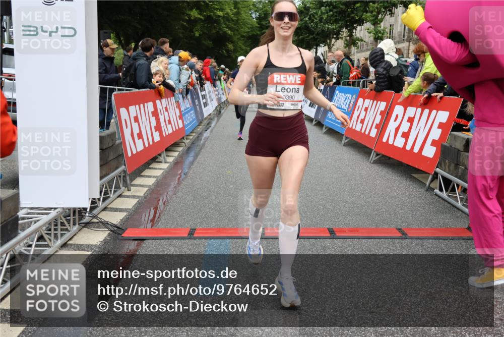 14.06.2026 - REWE Women's Run Strokosch-Dieckow http://msf.ph/oto/9764652 14.06.2026 09:51:39 Ziel 10184, 10390, 10604, 10803 meine-sportfotos.de