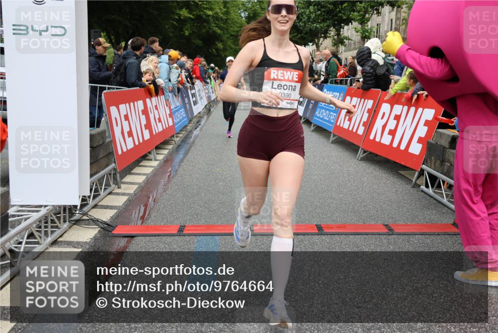 14.06.2026 - REWE Women's Run Strokosch-Dieckow http://msf.ph/oto/9764664 14.06.2026 09:51:39 Ziel 10184, 10390, 10604, 10803 meine-sportfotos.de