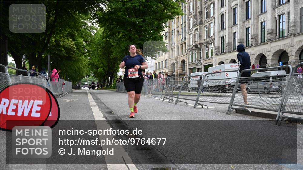 14.06.2026 - REWE Women's Run J. Mangold http://msf.ph/oto/9764677 14.06.2026 11:13:13 Ziel 5256 meine-sportfotos.de