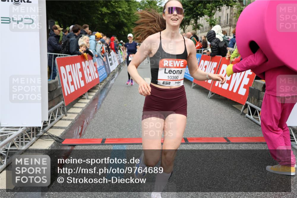 14.06.2026 - REWE Women's Run Strokosch-Dieckow http://msf.ph/oto/9764689 14.06.2026 09:51:39 Ziel 10184, 10390, 10604, 10803 meine-sportfotos.de