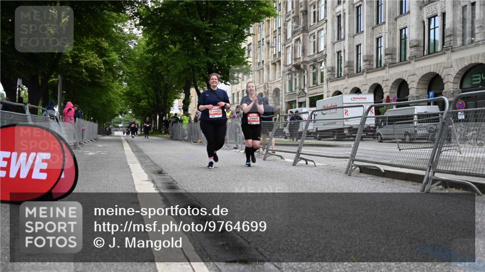 14.06.2026 - REWE Women's Run J. Mangold http://msf.ph/oto/9764699 14.06.2026 11:13:37 Ziel 5151, 5152 meine-sportfotos.de