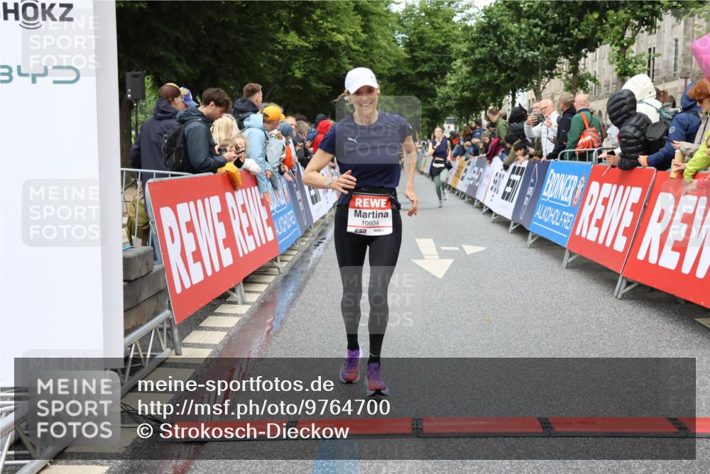 14.06.2026 - REWE Women's Run Strokosch-Dieckow http://msf.ph/oto/9764700 14.06.2026 09:51:41 Ziel 10184, 10390, 10589, 10604, 10803 meine-sportfotos.de