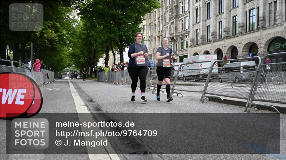 14.06.2026 - REWE Women's Run J. Mangold http://msf.ph/oto/9764709 14.06.2026 11:13:38 Ziel 5151, 5152 meine-sportfotos.de