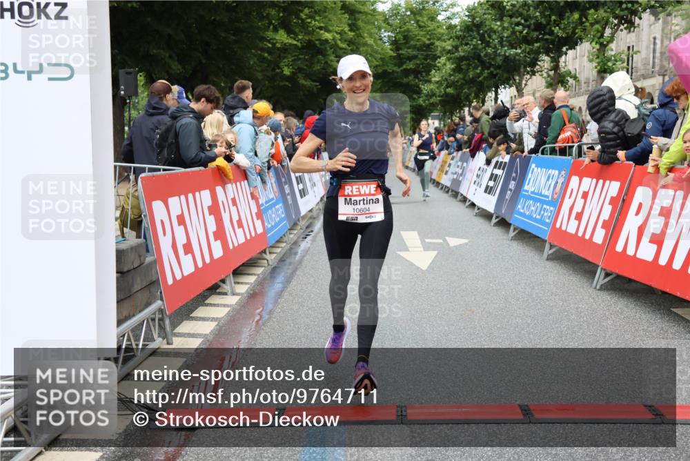 14.06.2026 - REWE Women's Run Strokosch-Dieckow http://msf.ph/oto/9764711 14.06.2026 09:51:41 Ziel 10184, 10390, 10589, 10604, 10803 meine-sportfotos.de