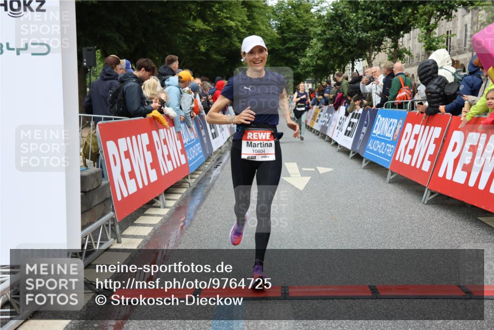 14.06.2026 - REWE Women's Run Strokosch-Dieckow http://msf.ph/oto/9764725 14.06.2026 09:51:41 Ziel 10184, 10390, 10589, 10604, 10803 meine-sportfotos.de