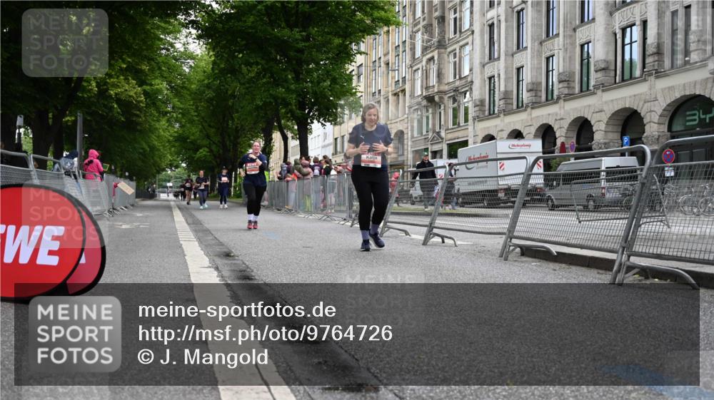 14.06.2026 - REWE Women's Run J. Mangold http://msf.ph/oto/9764726 14.06.2026 11:13:55 Ziel 5680, 5781 meine-sportfotos.de