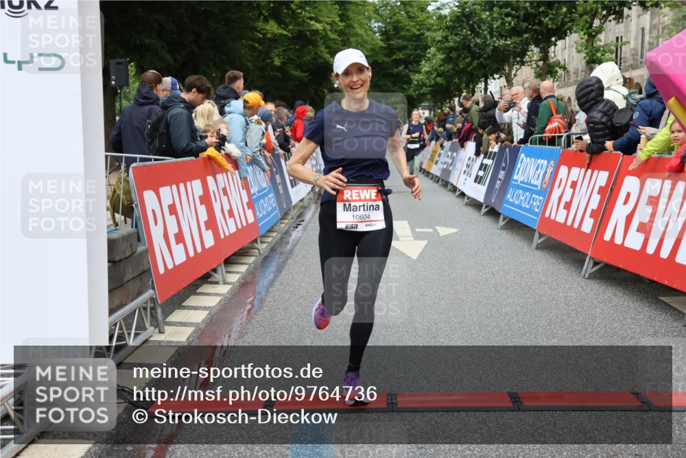 14.06.2026 - REWE Women's Run Strokosch-Dieckow http://msf.ph/oto/9764736 14.06.2026 09:51:41 Ziel 10184, 10390, 10589, 10604, 10803 meine-sportfotos.de