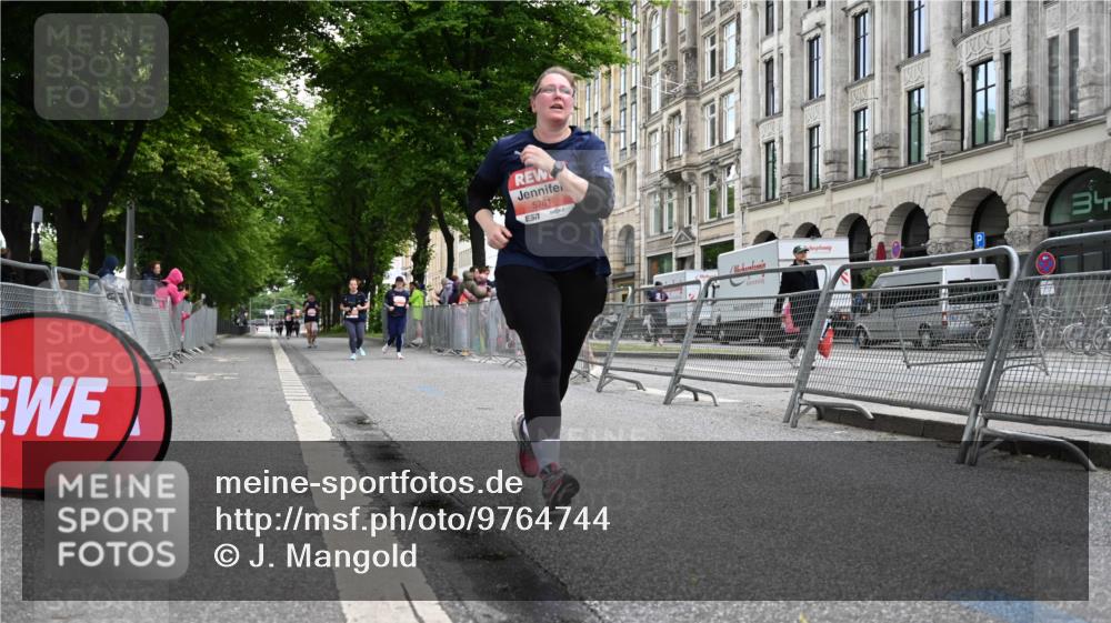 14.06.2026 - REWE Women's Run J. Mangold http://msf.ph/oto/9764744 14.06.2026 11:13:59 Ziel 5680, 5781 meine-sportfotos.de