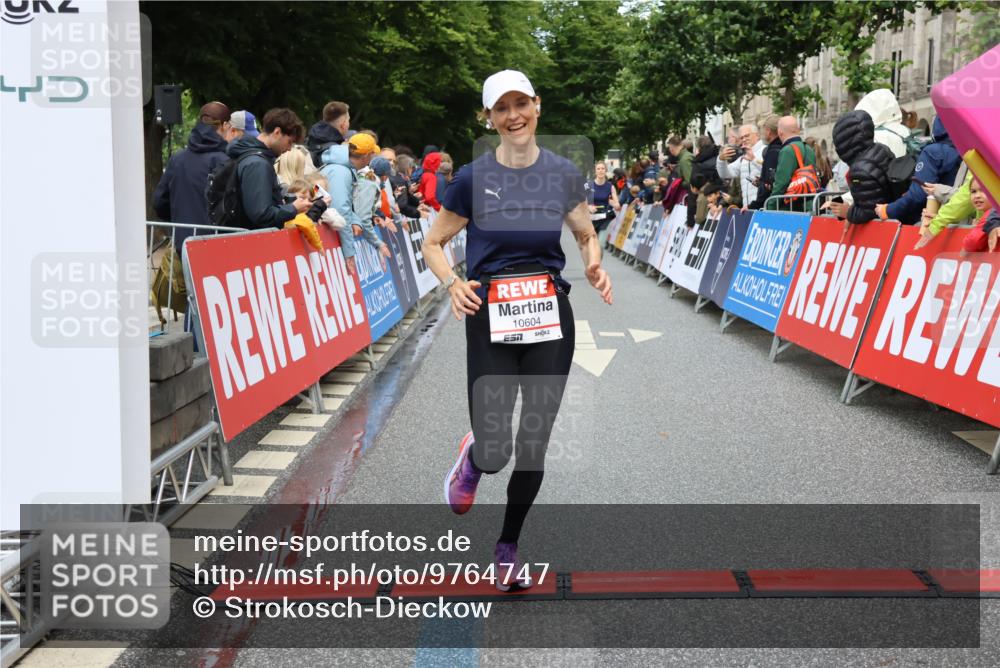 14.06.2026 - REWE Women's Run Strokosch-Dieckow http://msf.ph/oto/9764747 14.06.2026 09:51:41 Ziel 10184, 10390, 10589, 10604, 10803 meine-sportfotos.de