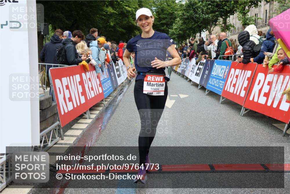 14.06.2026 - REWE Women's Run Strokosch-Dieckow http://msf.ph/oto/9764773 14.06.2026 09:51:41 Ziel 10184, 10390, 10589, 10604, 10803 meine-sportfotos.de
