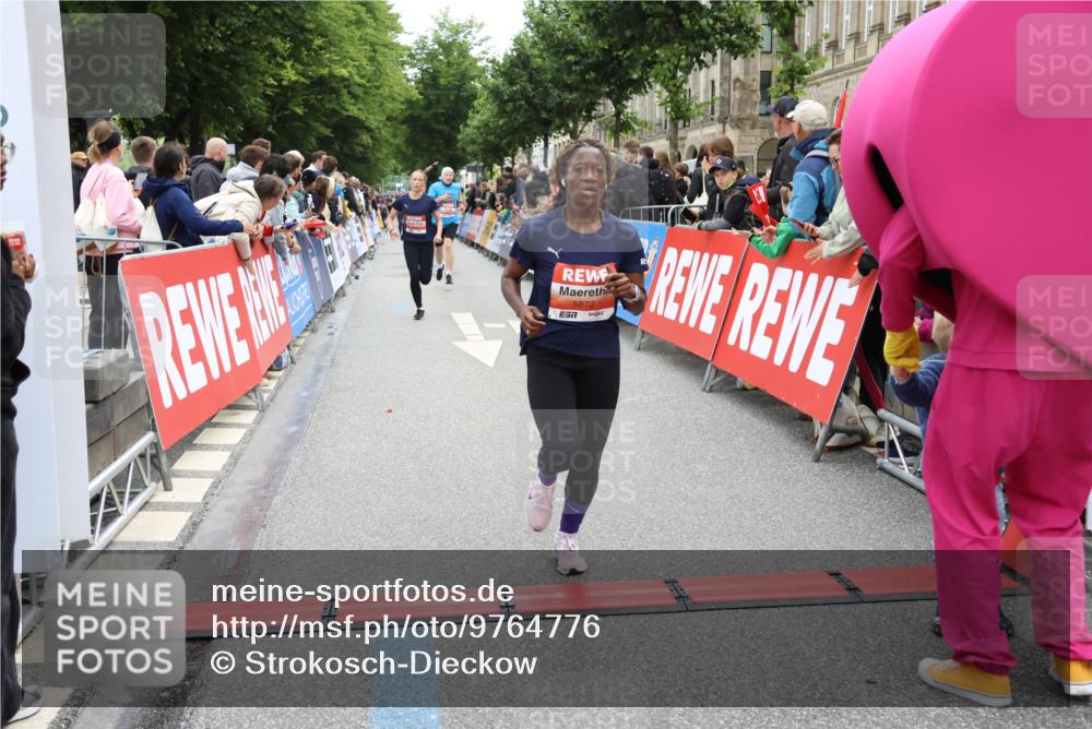 14.06.2026 - REWE Women's Run Strokosch-Dieckow http://msf.ph/oto/9764776 14.06.2026 10:57:15 Ziel 5048, 5218, 5500, 5552, 5640, 5683, 5804, 5872 meine-sportfotos.de