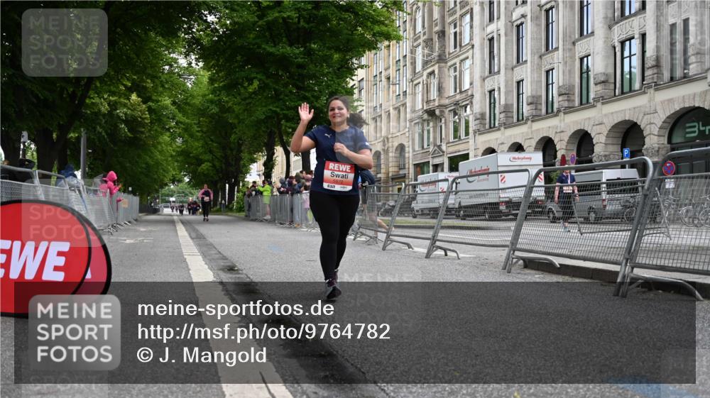 14.06.2026 - REWE Women's Run J. Mangold http://msf.ph/oto/9764782 14.06.2026 11:14:20 Ziel 5431, 5972 meine-sportfotos.de