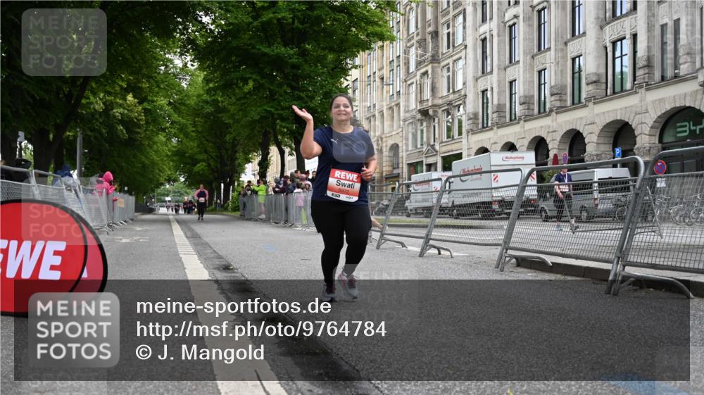 14.06.2026 - REWE Women's Run J. Mangold http://msf.ph/oto/9764784 14.06.2026 11:14:21 Ziel 5972 meine-sportfotos.de