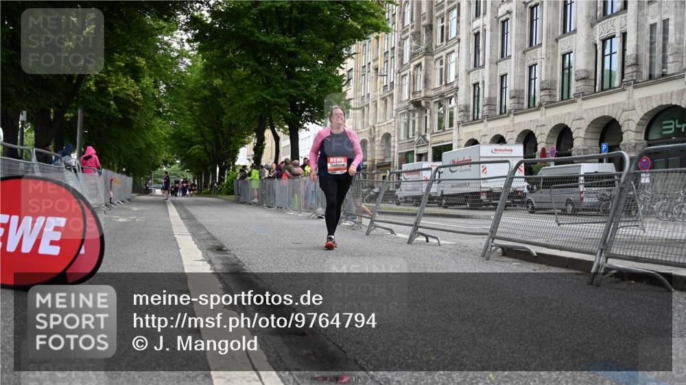 14.06.2026 - REWE Women's Run J. Mangold http://msf.ph/oto/9764794 14.06.2026 11:14:34 Ziel 5304 meine-sportfotos.de