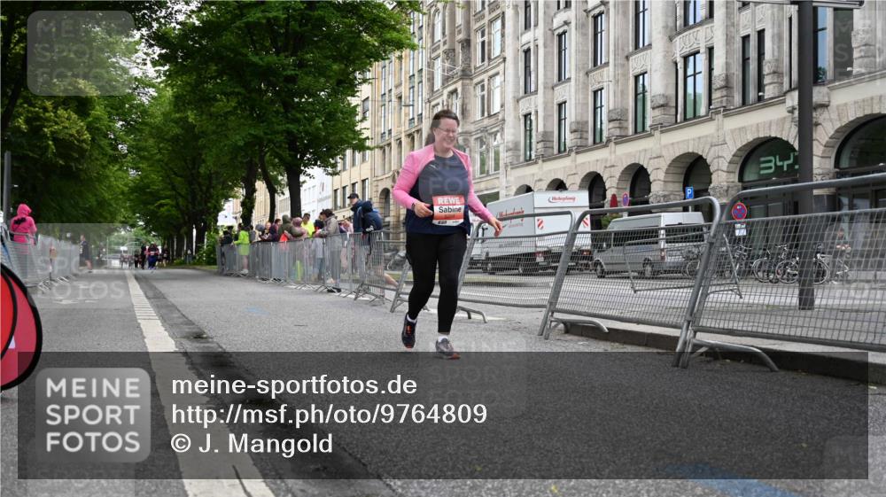 14.06.2026 - REWE Women's Run J. Mangold http://msf.ph/oto/9764809 14.06.2026 11:14:35 Ziel 5304 meine-sportfotos.de