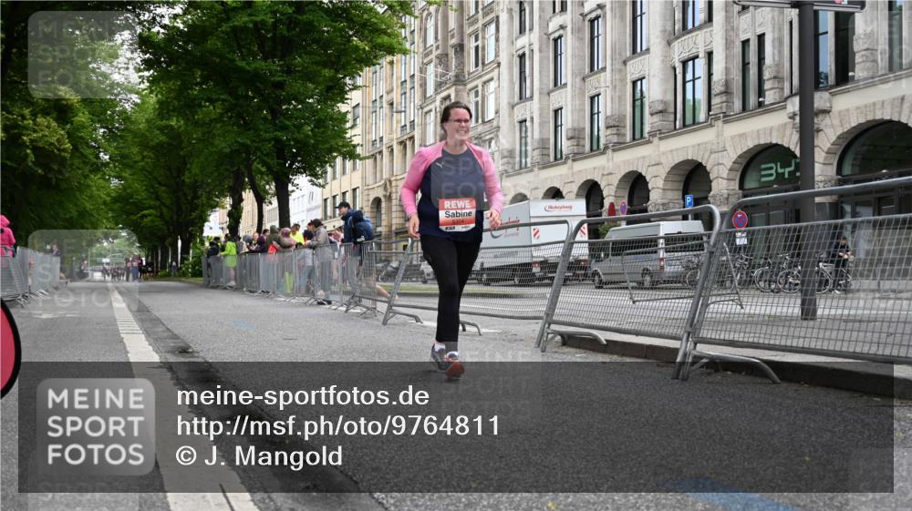 14.06.2026 - REWE Women's Run J. Mangold http://msf.ph/oto/9764811 14.06.2026 11:14:36 Ziel 5304 meine-sportfotos.de