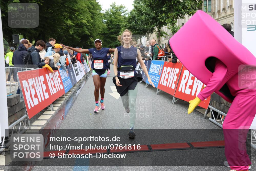 14.06.2026 - REWE Women's Run Strokosch-Dieckow http://msf.ph/oto/9764816 14.06.2026 09:51:45 Ziel 10184, 10390, 10589, 10604, 10925, 10999 meine-sportfotos.de