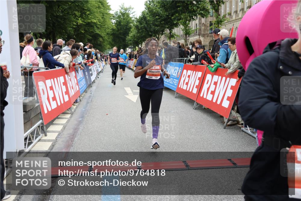 14.06.2026 - REWE Women's Run Strokosch-Dieckow http://msf.ph/oto/9764818 14.06.2026 10:57:15 Ziel 5048, 5218, 5500, 5552, 5640, 5683, 5804, 5872 meine-sportfotos.de