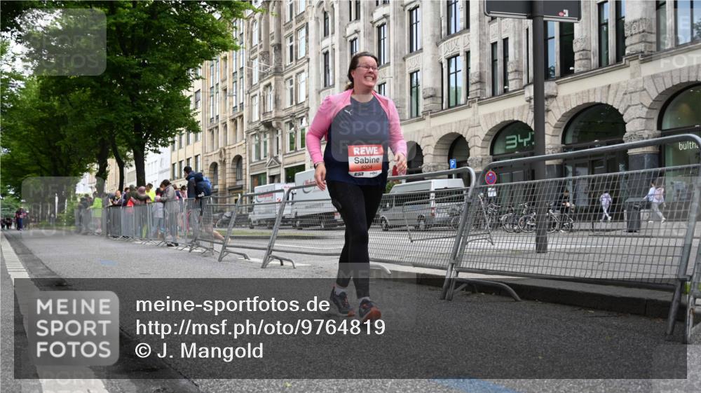 14.06.2026 - REWE Women's Run J. Mangold http://msf.ph/oto/9764819 14.06.2026 11:14:36 Ziel 5304 meine-sportfotos.de