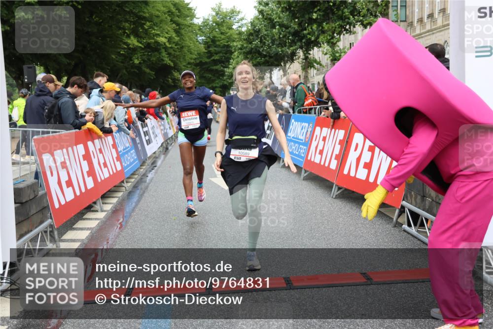 14.06.2026 - REWE Women's Run Strokosch-Dieckow http://msf.ph/oto/9764831 14.06.2026 09:51:45 Ziel 10184, 10390, 10589, 10604, 10925, 10999 meine-sportfotos.de