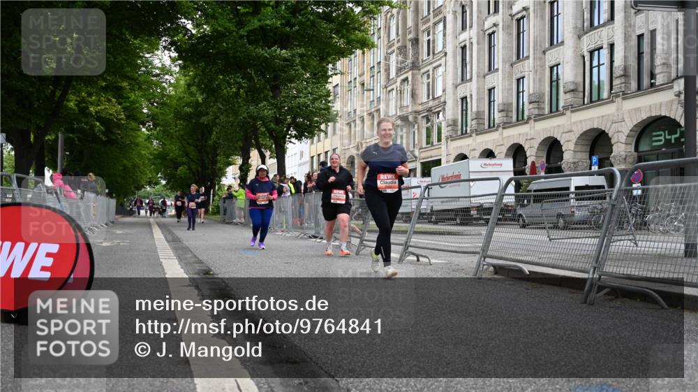 14.06.2026 - REWE Women's Run J. Mangold http://msf.ph/oto/9764841 14.06.2026 11:15:02 Ziel 5422, 5425, 5870 meine-sportfotos.de